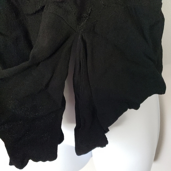 Jila Vintage Women's Small Black Short Sleeve Blouse Asymmetrical Hem Embroidery - Picture 6 of 7